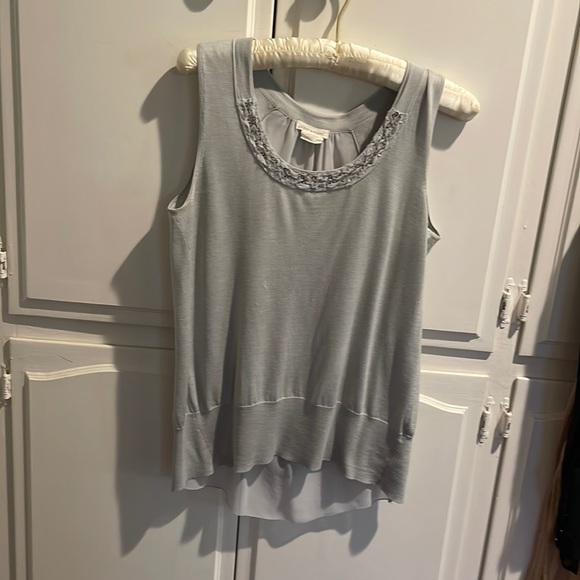 Sleeveless top mix of silk and cotton. The back is sheer silk.  Leroy & perry - Picture 1 of 7